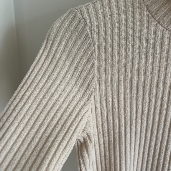 aritzia wilfred free tamu long-sleeve ribbed texture turtleneck - cream, size s - Picture 5 of 9